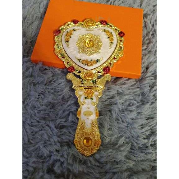 Heart-Shaped Handheld Mirror