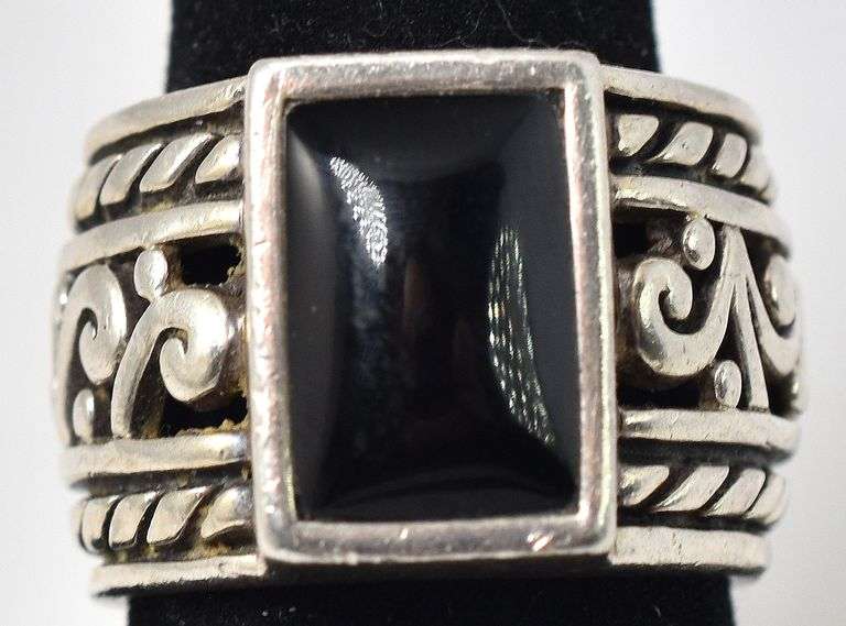 Wide Band Onyx Ring in Sterling Silver. Size 7. Weight 17.9 grams.