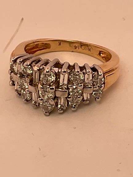 LADIES 14K GOLD AND DIAMOND RING