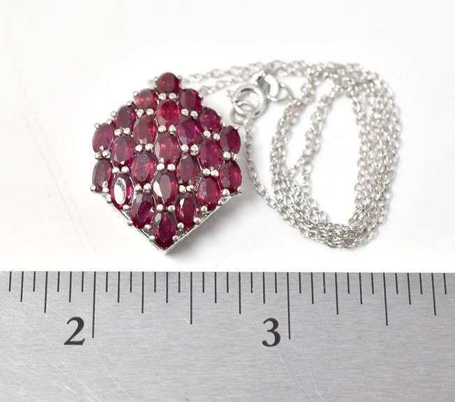 Bright Pink Stone Cluster Necklace in Sterling Silver 7.3grams 18inch