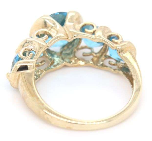 14kt Yellow gold blue topaz 5-stone ring
