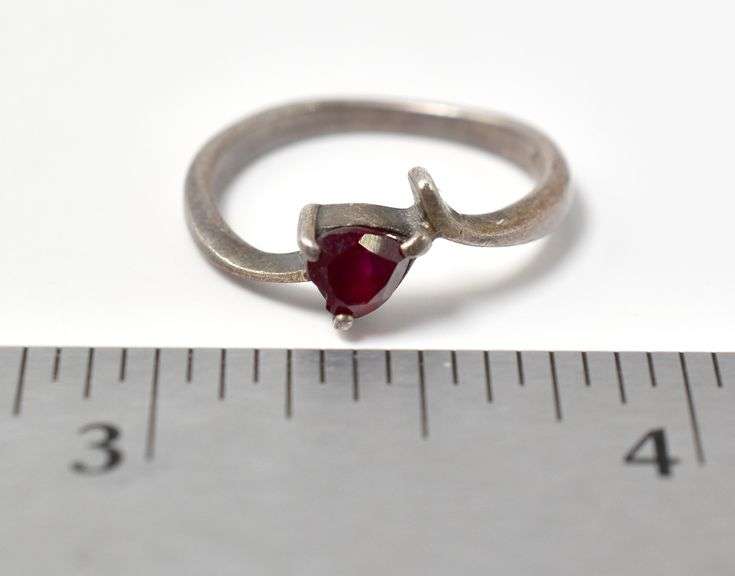 Heart Shaped Small Stone Ring in Sterling Silver 2.1grams Size 6