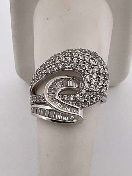 CERTIFIED 18K WHITE GOLD DIAMOND RING