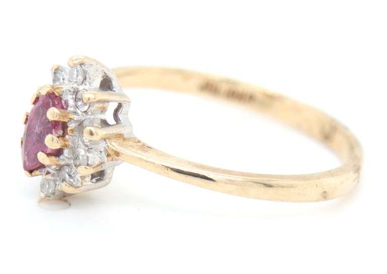10kt Yellow gold topaz and diamond flower style ring