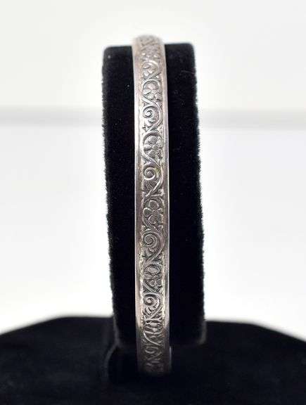 Bangle Bracelet with Floral pattern in Sterling Silver 7.5grams