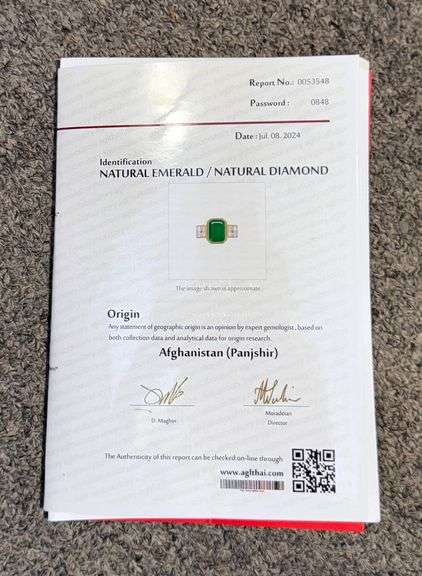 Very high quality 18KT gold vintage 1940. with 3.60 carats very fine natural emerald