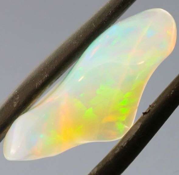 Beautiful 3.09ct rainbow flashing Jelly Opal vein