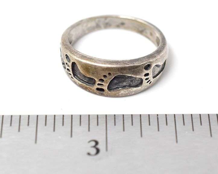 Foot Print Ring in Sterling Silver 4grams Size 7.5