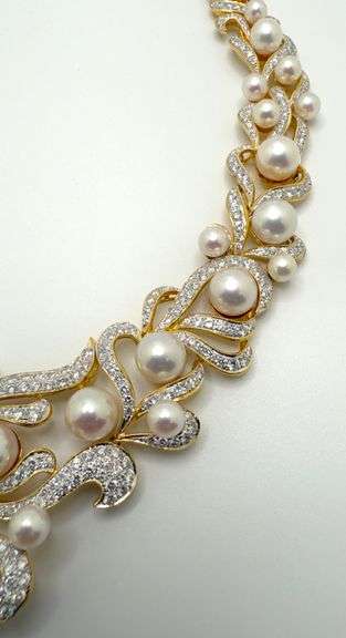 Magnificent hand made italian 18KT yellow/white gold ornate diamond and pearl collar necklace.