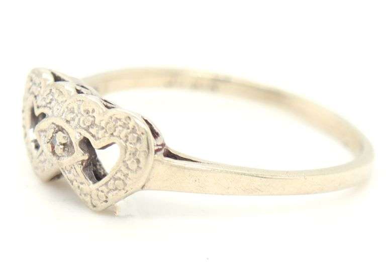 10kt White gold heart shaped ring