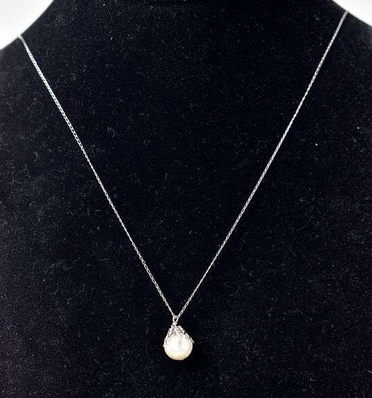 Perfect 14K White Gold Pearl Pendant Necklace