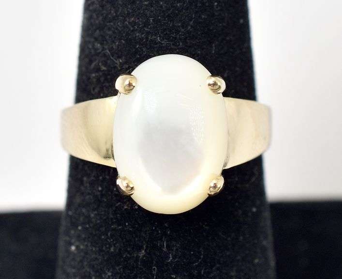 Priceless 14K Yellow Gold Mother of Pearl Ring