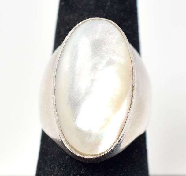 Pearlescent Oval Ring in Sterling Silver 6.2grams Size 6 3/4