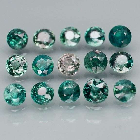 Multi-hue 5.08ct natural blue green Sapphire set