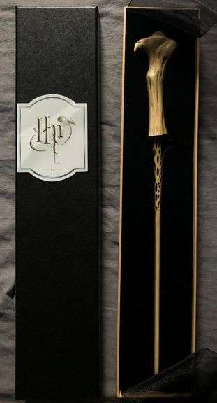 Harry Potter Lord Voldemort's Wand in Ollivander's Box