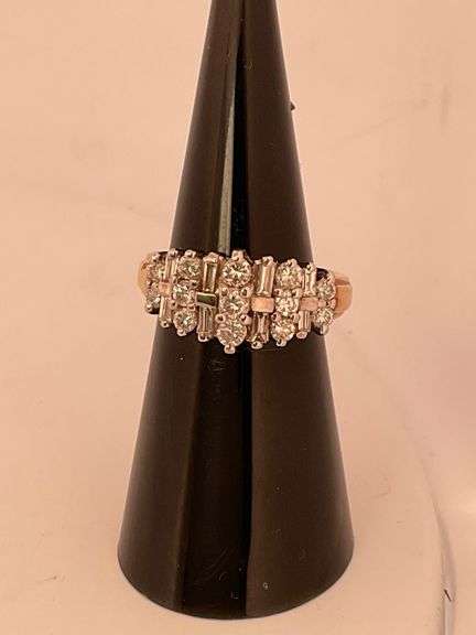 LADIES 14K GOLD AND DIAMOND RING