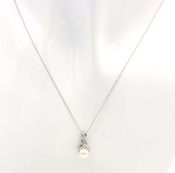 10kt White gold 6-6.5mm pearl pendant on chain