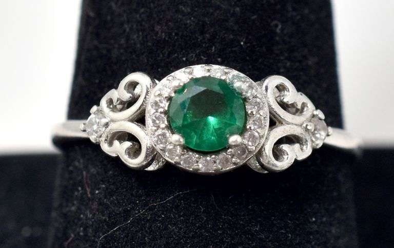 Dainty Bright Green Gemstone Ring with Detailing and Accents in Sterling Silver 2.1grams Size 10