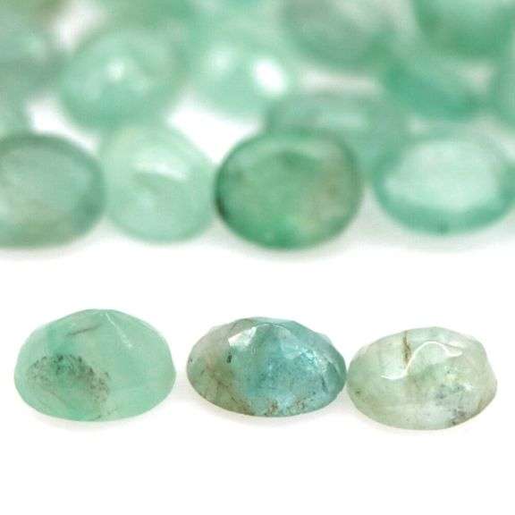 Bright emerald green 8.65ct 24pc emerald set