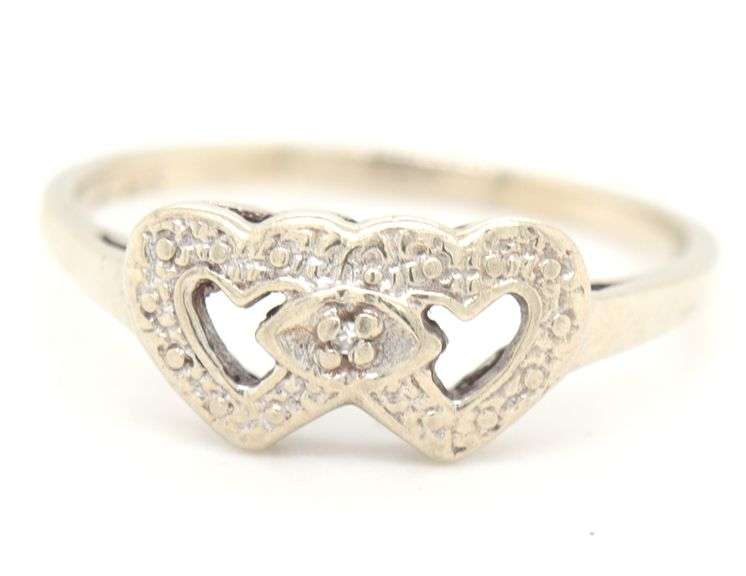 10kt White gold heart shaped ring