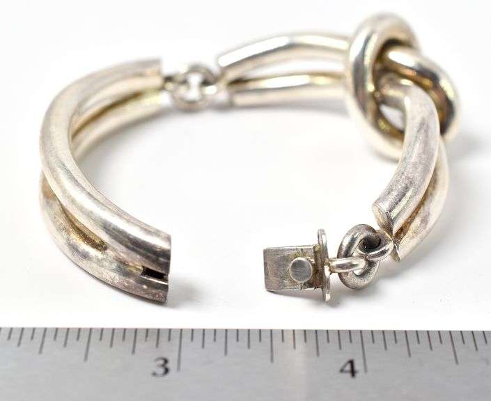 Knot Designed Bangle Bracelet. 73.7 grams.