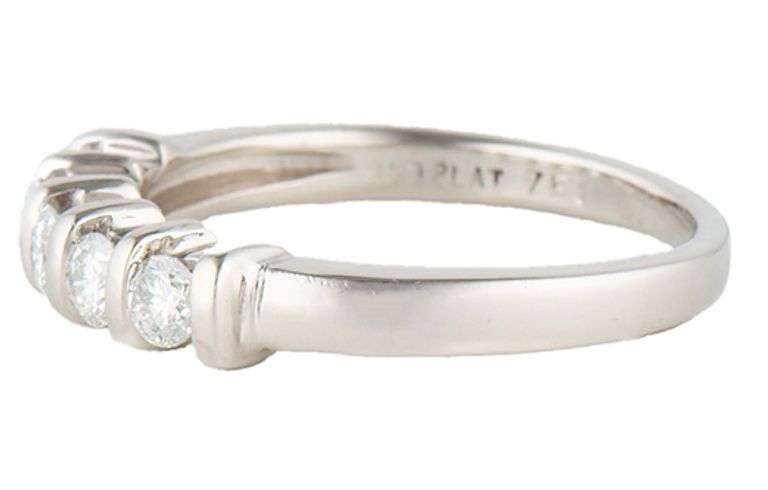 0.50ctw Round Diamond Five Stone Wedding Band Ring in Platinum