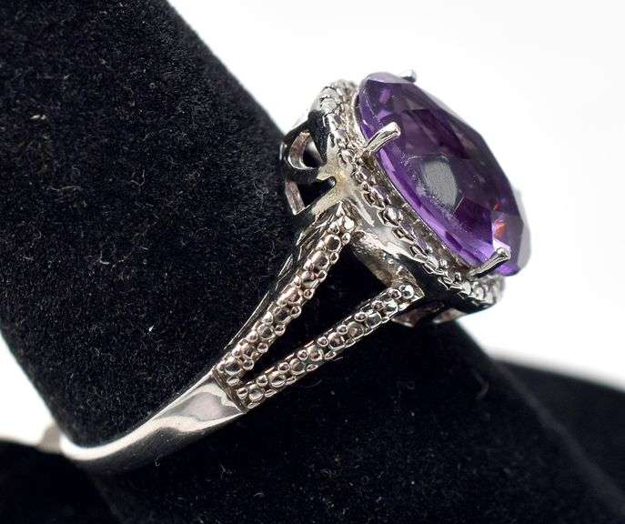 Oval Cut Amethyst Ring in Sterling Silver 4.1grams Size 9