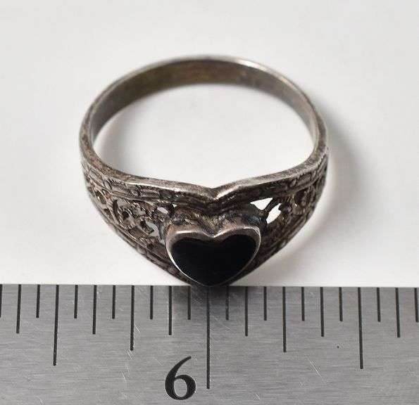 Onyx Heart Shaped Ring in Sterling Silver 3.2grams Size 8 3/4