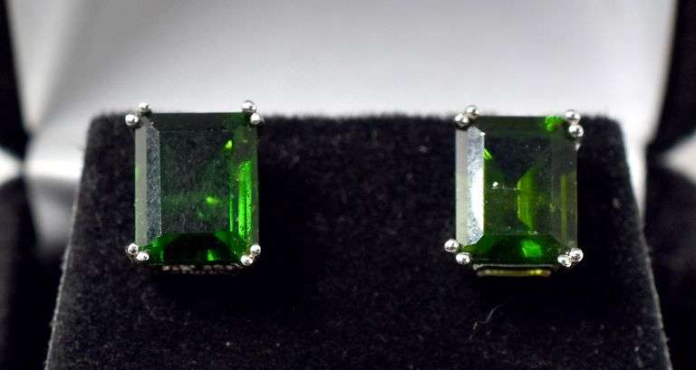 Emerald Gemstone Earrings in Sterling Silver 2.7grams