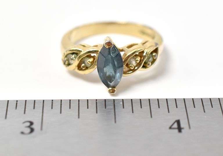 Small Oval Cut Blue Stone Ring in Sterling Silver 3.1grams Size 6 1/4