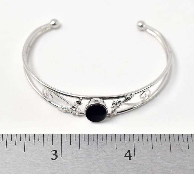 Dainty Cuff Bracelet with Onyx Stone in Sterling Silver 5.8grams