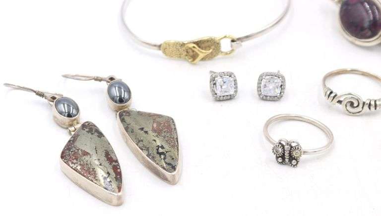 Group lot of Vintage 925 sterling silver miscellaneous jewelry