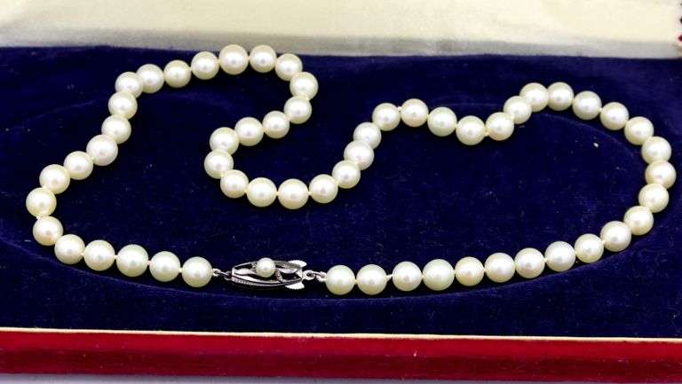 Vintage Mikimoto Pearl strand necklace
