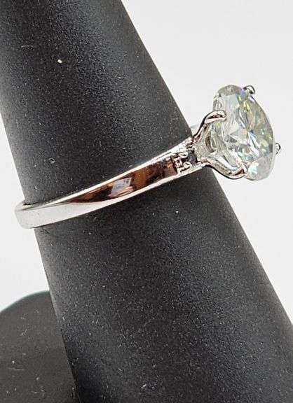 Stunning 3.25 Ct VVs2 White I-J Lab Simulated Diamond Ring