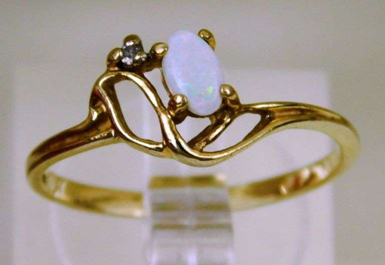 Vintage 10K Opal Ring, Size 6.25