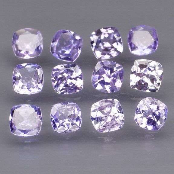 Glittering 3.35ct bright blue violet Tanzanite set