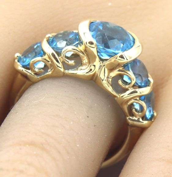 14kt Yellow gold blue topaz 5-stone ring