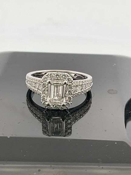 CERTIFIED BRAND NEW 14K WHITE GOLD DIAMOND ENGAGEMENT RING
