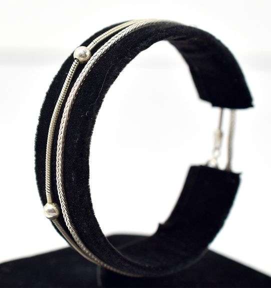 Set of 2 Chain Link Bracelet in Sterling Silver. 4.5 grams. 7 3/8 inch long.