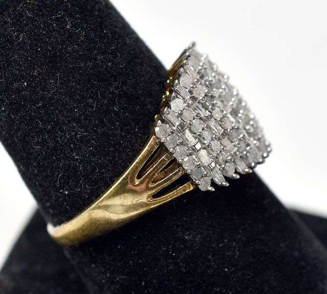 Small Stone Cluster Ring in Sterling Silver 4.1grams Size 8 3/4