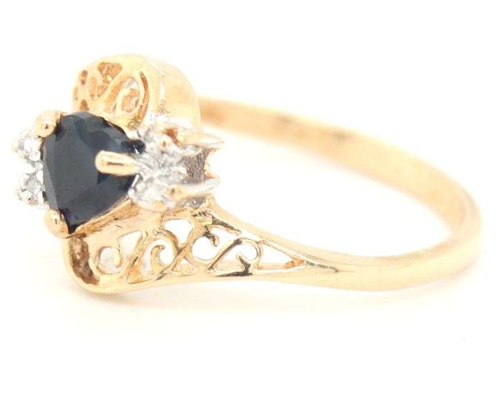 10kt Yellow gold heart shaped blue sapphire ring