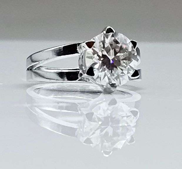 Sparkling 14 Kt White Gold Plate 3.55 Ct VVs1 F-G Simulated Diamond Ring