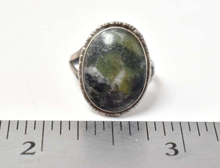 Small Green Patterned Stone Ring in Sterling Silver 3.3grams Size 5