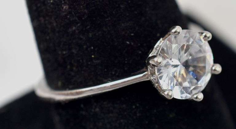 CZ Stone Ring in Sterling Silver 2.5grams Size 8.5