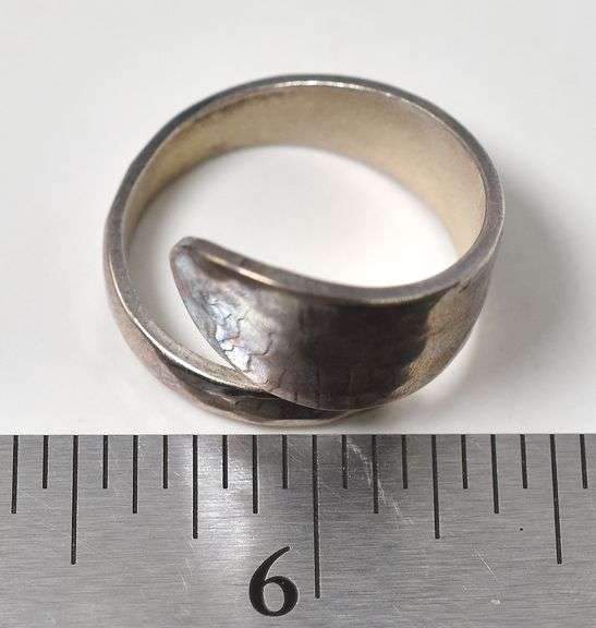 Twist Band Ring in Sterling Silver 5.9 grams Size 7