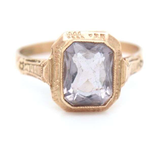 Vintage 14kt Yellow gold emerald cut amethyst ring