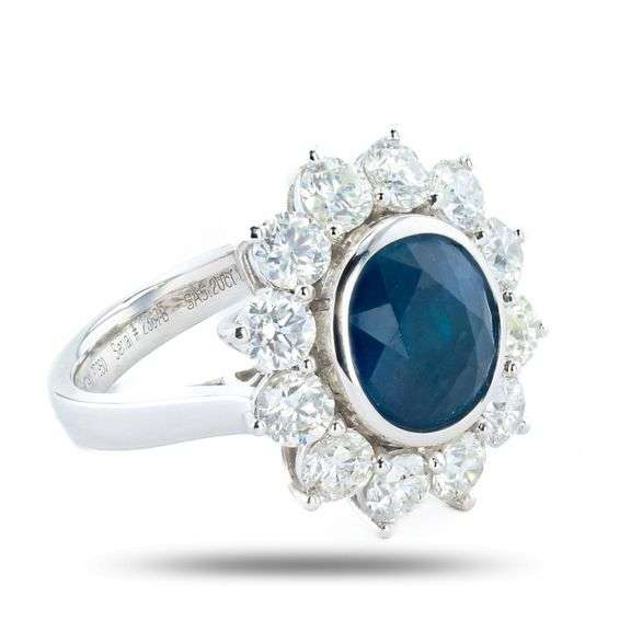 PLATINUM BLUE SAPPHIRE AND DIAMOND RING 8.06 C.T.W.