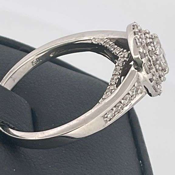 CERTIFIED BRAND NEW LADIES DIAMOND RING