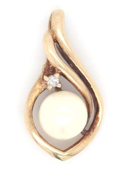 10kt Yellow gold pearl pendant