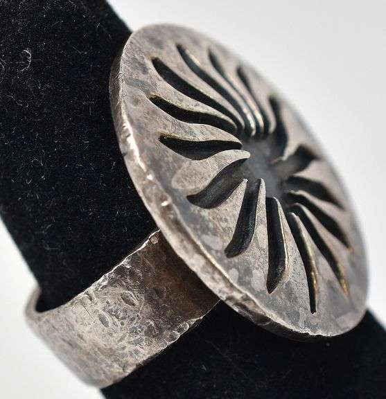 Spiraled Star Ring in Sterling Silver 9grams Size 5 1/2